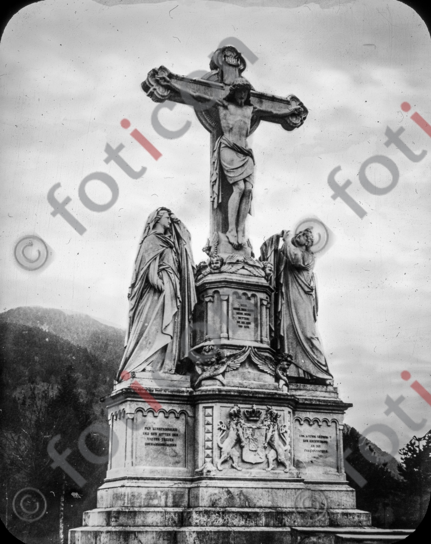 Kreuzigungsgruppe | Crucifixion group - Foto foticon-simon-105-017-sw.jpg | foticon.de - Bilddatenbank für Motive aus Geschichte und Kultur